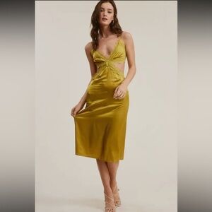 763. Satin lace cut-out midi dress in chartruesse